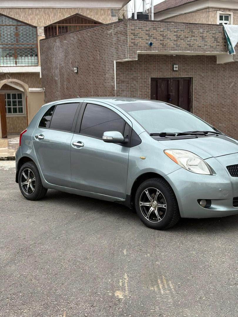 A picture of TOYOTA YARIS 2009
