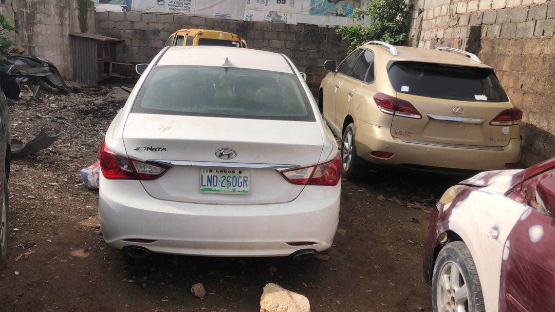 A picture of Hyundai Sonata 2012 model Engine has issue