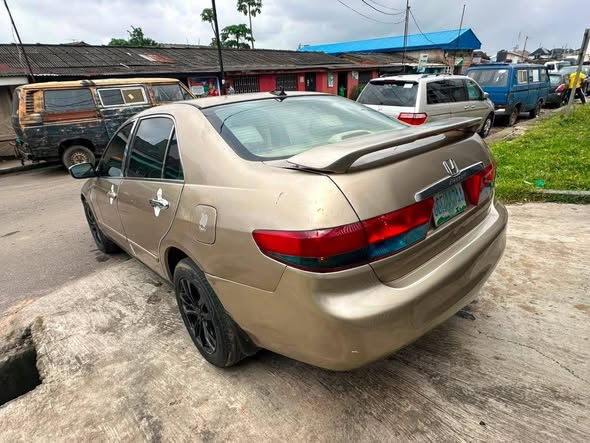 A picture of 2004 Honda Accord EOD 4plugs engine 2004 honda accord very