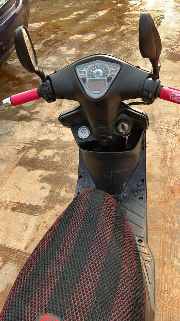 A picture of Kymco 140 double shocks