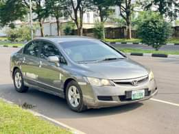 A picture of URGENT MONEY NEEDED HONDA CIVIC IROBOT 2006 MODEL CONDITION IN