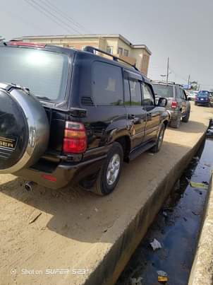 A picture of Toyota land cruiser 08064016002