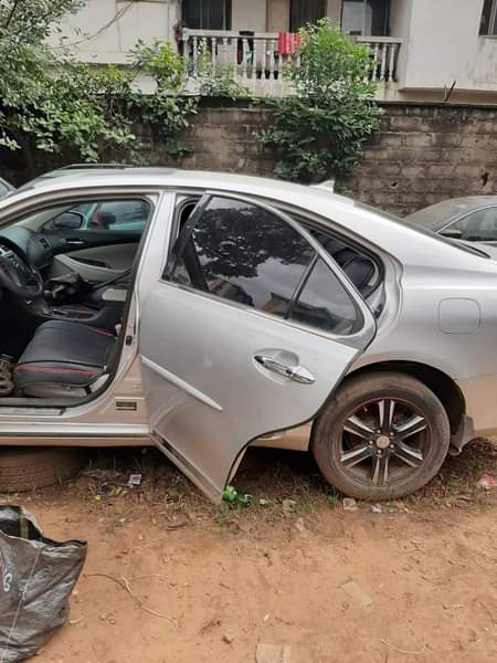 A picture of Lexus ES 350 2011 No engine Gear is perfect Body