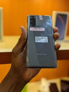 A picture of Samsung s20