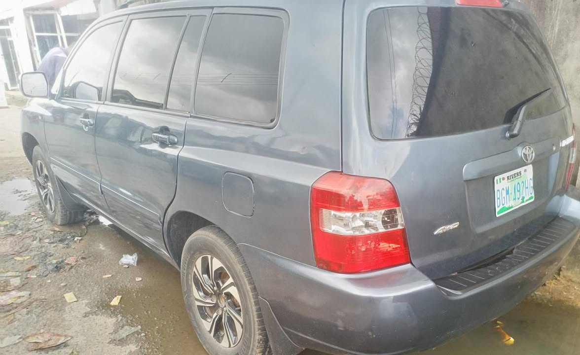 A picture of 2004 TOYOTA Highlander