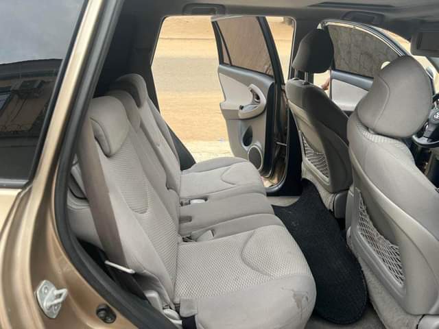 A picture of Toyota Rav 200