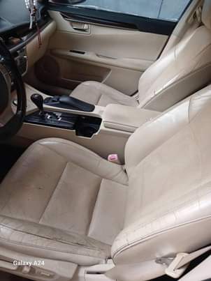 A picture of Lexus ES350 2015