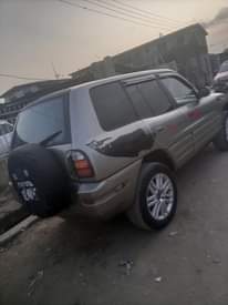 A picture of Toyota RAV4 jeep 2000 model Nigeria used everything working perfectly