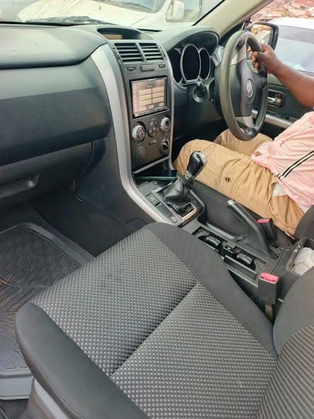 A picture of Suzuki Escudo Vitara Manual 17m