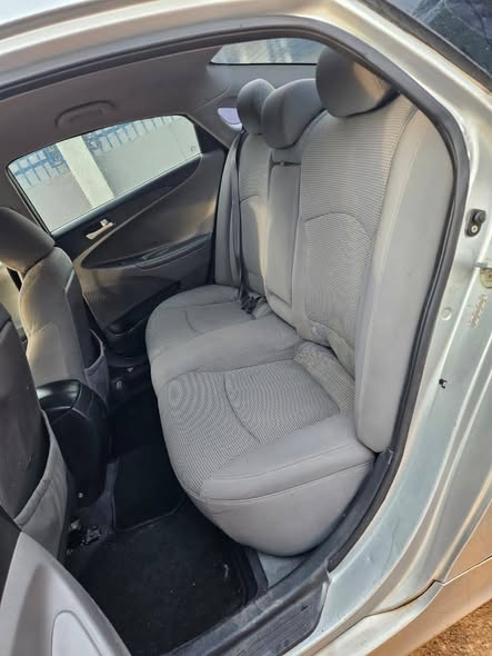 A picture of Belgium standard hyundia Sonata 2012 model for sale Engine and