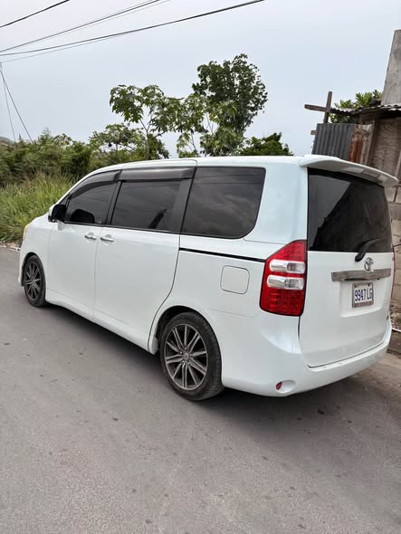 used toyota noah