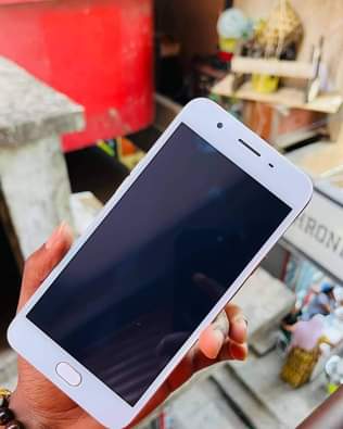 A picture of Oppo f1