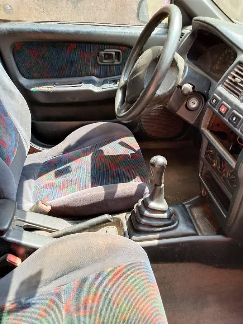 A picture of 2000 Nissan almera