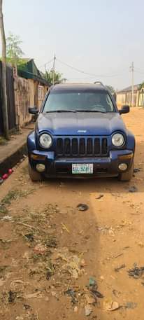 A picture of 2004 used liberty jeep