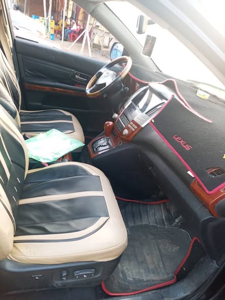 A picture of Lexus Rx 330