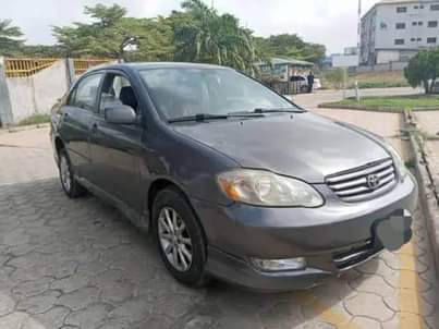 A picture of Corolla Le 2004