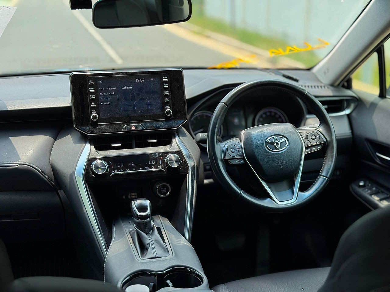 A picture of TOYOTA HARRIER NEW MODEL