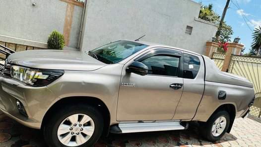 used toyota hilux