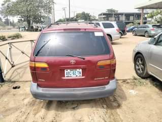 A picture of 2004 Toyota 2004 Sedan