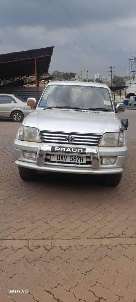 A picture of PRADO Model 2000 Petrol engine CC 2683