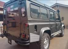 A picture of landrover defender tdi300