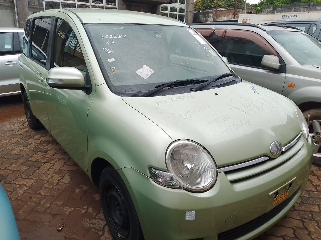 toyota sienta
