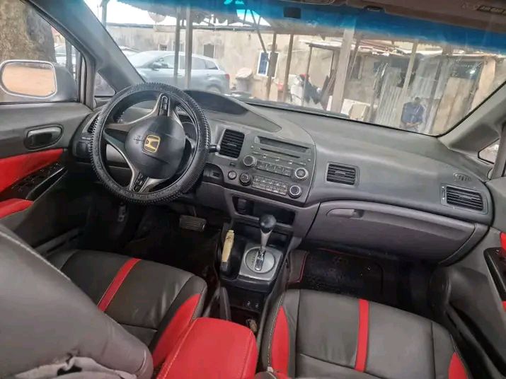 A picture of Honda civic 2010