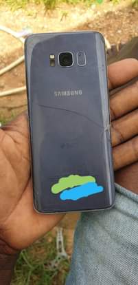 A picture of samsung galaxy s8 duos.. ina crek na dot...