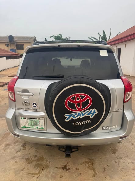 A picture of Clean 2008 Toyota RAV4