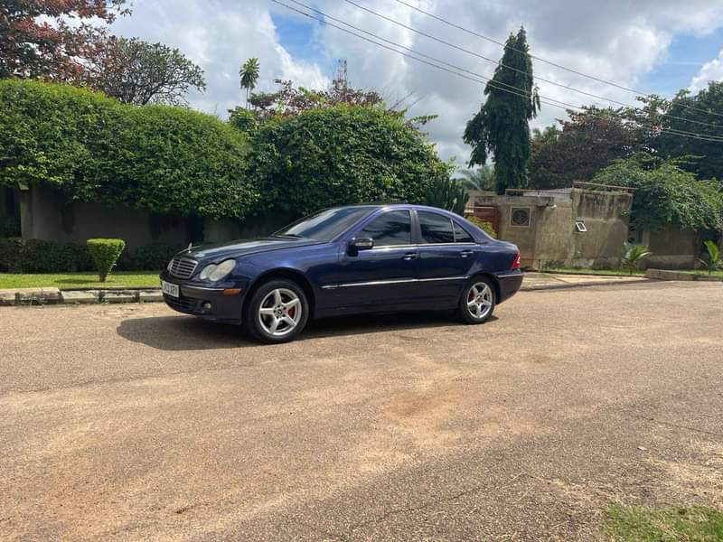A picture of 4 cylinder Mercedes Benz c180 2004 model with duty CONTACT