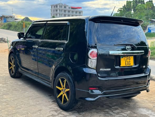 A picture of Toyota rumion