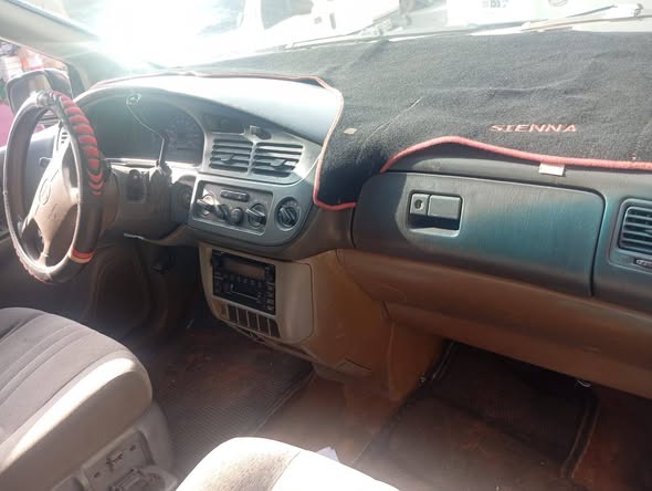 A picture of Toyota Sienna