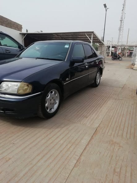 A picture of 2000 Mercedes Benz c230