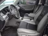 A picture of 2004 model Toyota Highlander in very good condition Everything is
