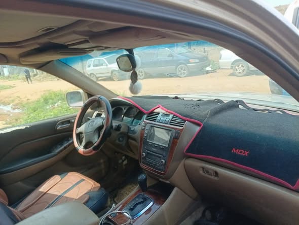 A picture of acura mdx 2004 08103497110