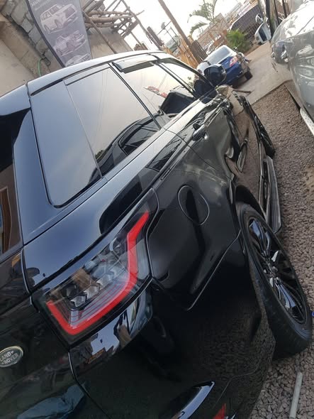 A picture of Range rover