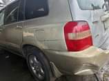 A picture of 2005 Toyota Highlander 3rows with correct Engine and gear just