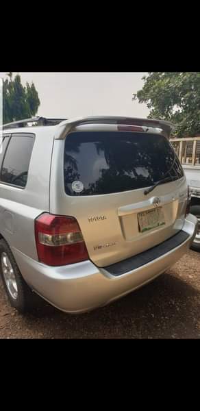 A picture of Toyota Highlander 3ROWS 2004 Condition Engine gear Ac No condition