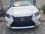 A picture of 2008 model ES 350 With panoramic roof Engine very silent