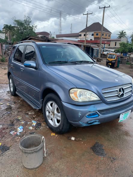 A picture of Mercedes Benz ml350