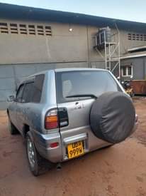 A picture of 2000 Toyota Rav4