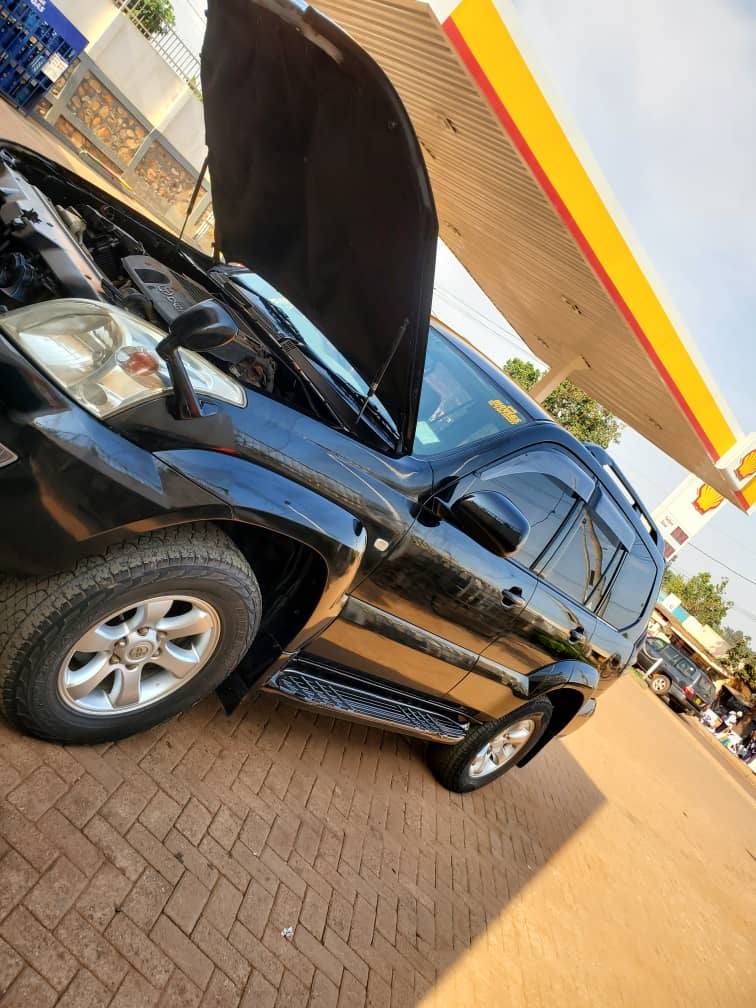 A picture of Toyota prado