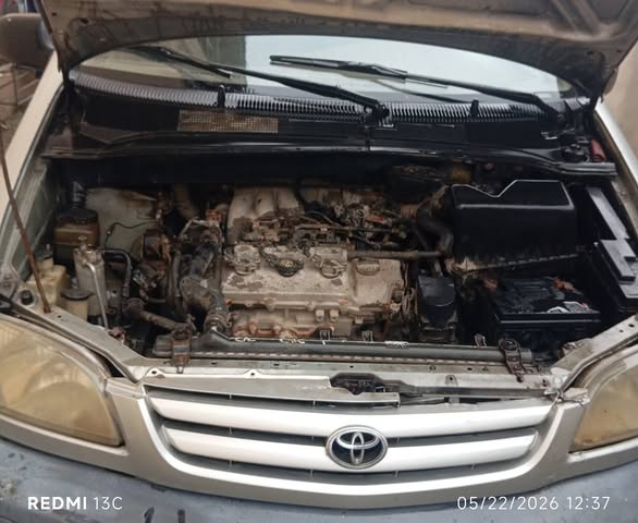 A picture of Awoof Toyota sienna 2000