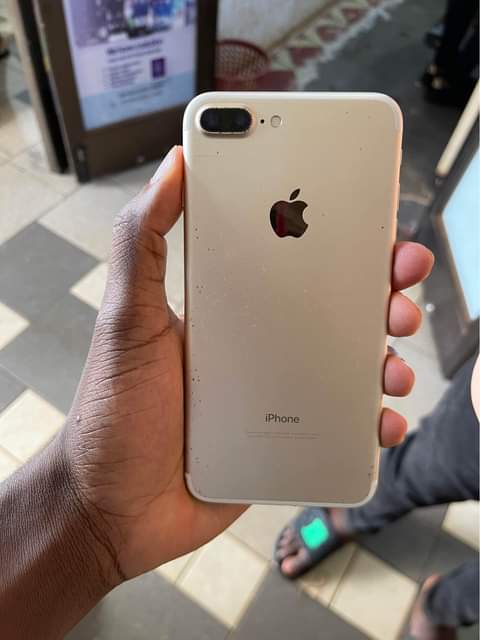 A picture of Iphone 7 plus 128gb at 390k