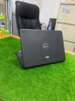 A picture of Nauza Dell laptop RAM 4 GB SSD 128 GB chaji