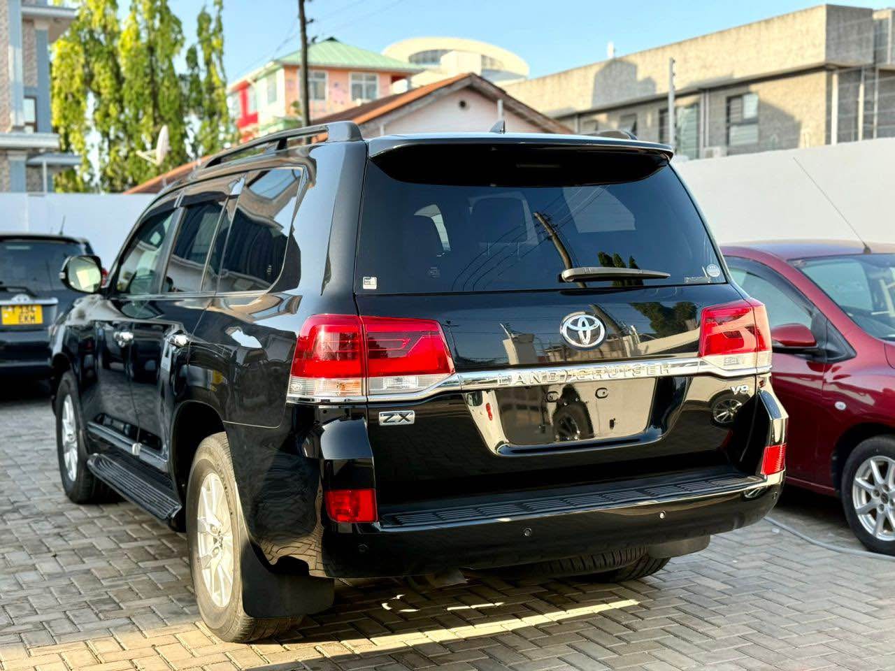 A picture of 2017 TOYOTA LAND CRUISER ZX Asking For 175 000 000