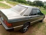 A picture of BENZ 190