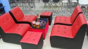 A picture of Sofa kali na za kisasa zinapatikana hapa