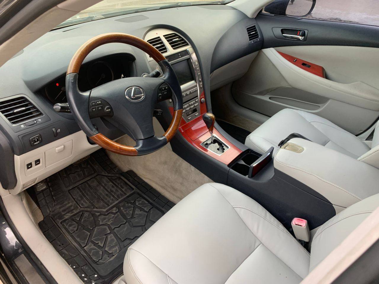 A picture of 2008 foreign used Lexus ES350