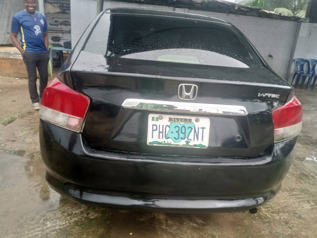 A picture of Honda city 2010 with untampered silent 4 plugs fuel economical